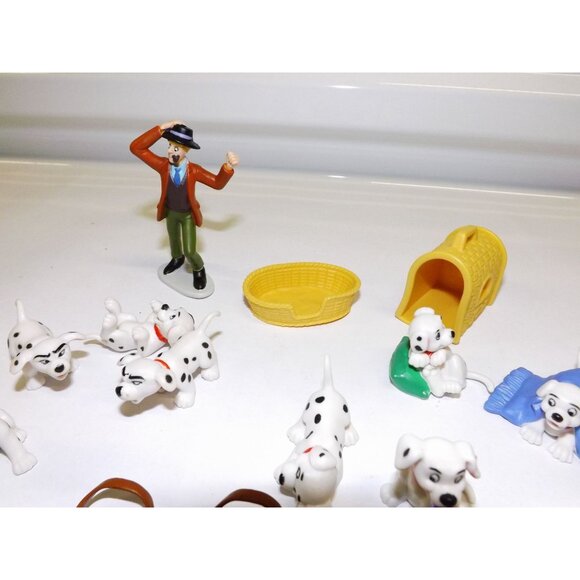 101 Dalmatians Miniature Figurine Set With Accessories 37 Pieces Lot - Picture 5 of 12